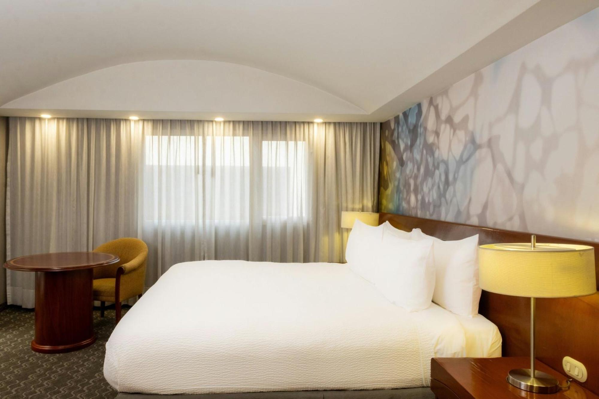 Courtyard By Marriott Mexico City Revolucion Exterior photo