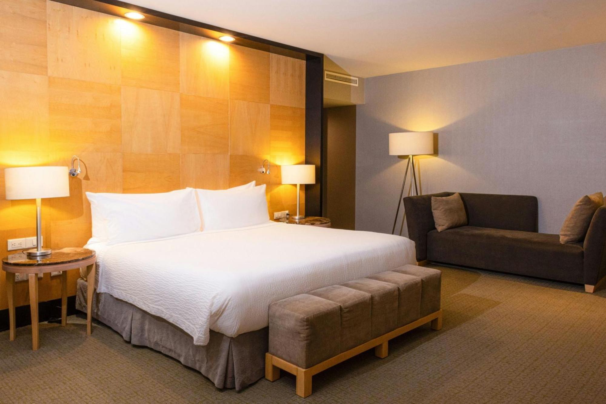 Courtyard By Marriott Mexico City Revolucion Exterior photo