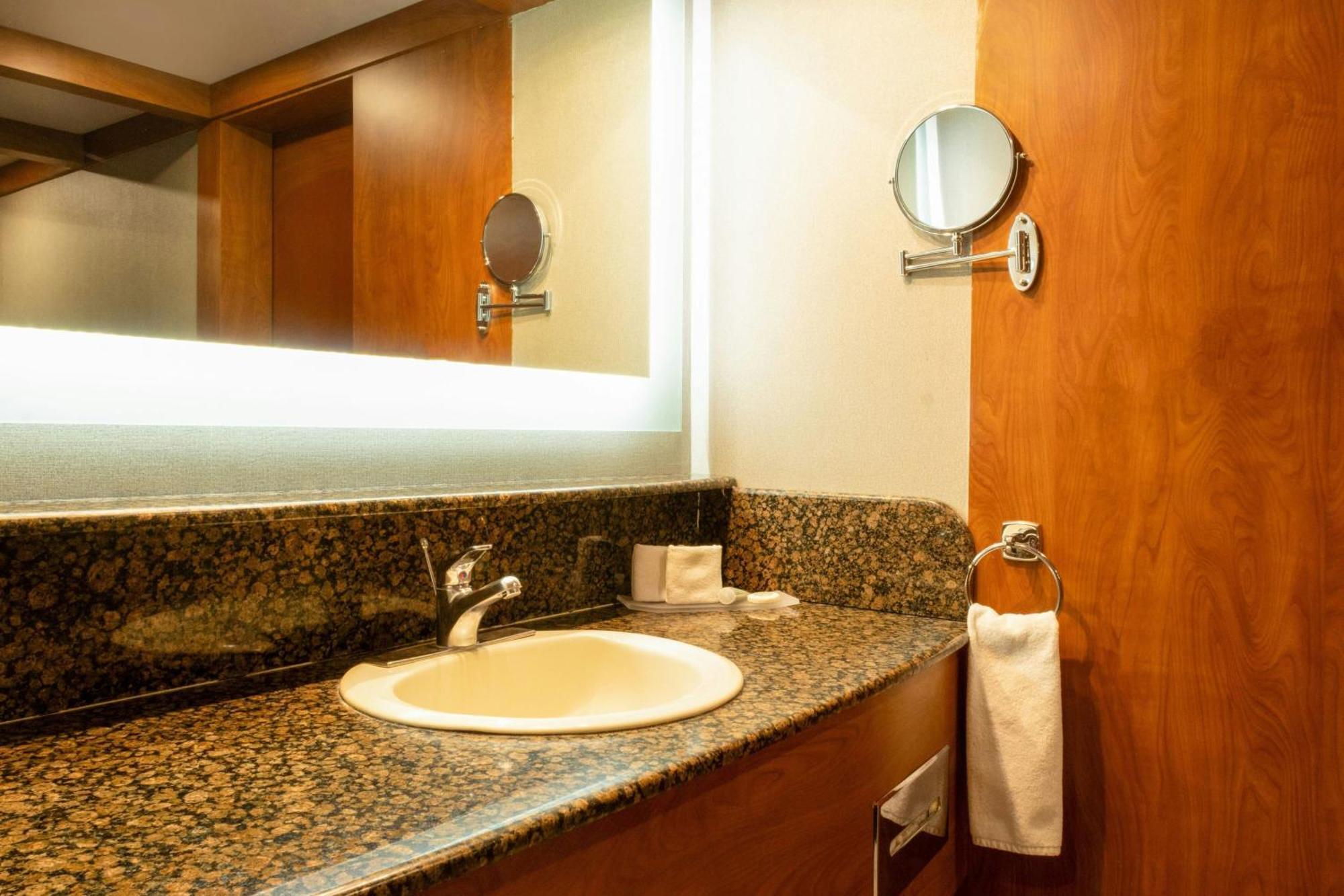 Courtyard By Marriott Mexico City Revolucion Exterior photo
