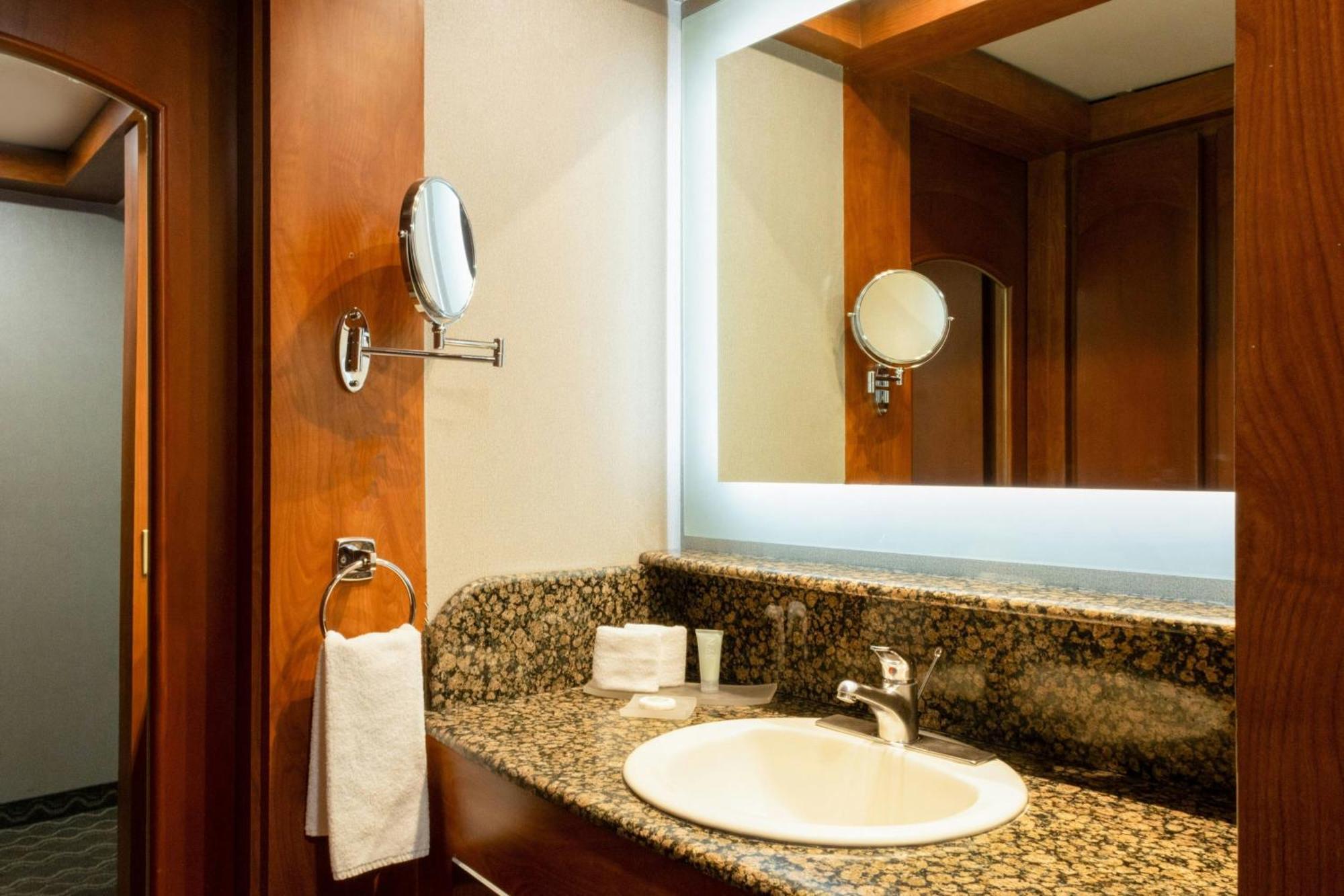 Courtyard By Marriott Mexico City Revolucion Exterior photo
